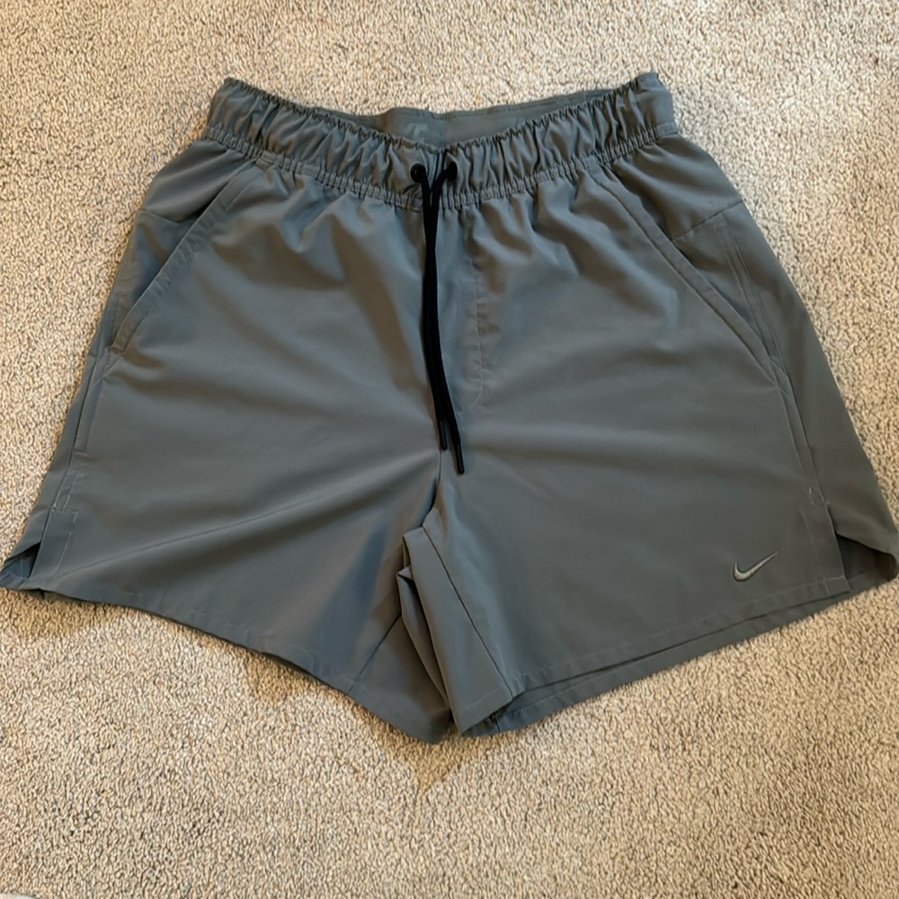 Nike Unlimited
Men's Dri-FIT 5" Unlined Versatile Shorts
Size small